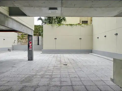 Blanco Encalada al 3000 entre Balbín y Zapiola
