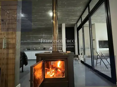 Casa en venta 4 ambientes con pileta en El Aromo