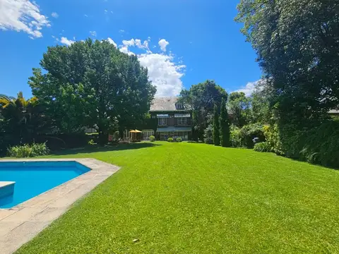 VENTA CASA LA LUCILA /V. LOPEZ- 1669 MTS DE JARDIN