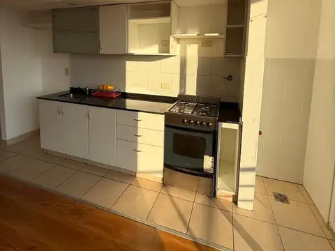 Departamento en Alquiler en Monte Castro, $ 450.000