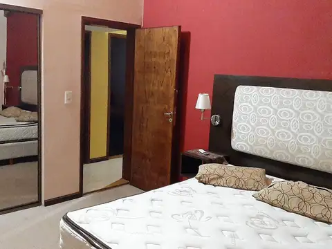 Casa 7 ambientes con 2 baños