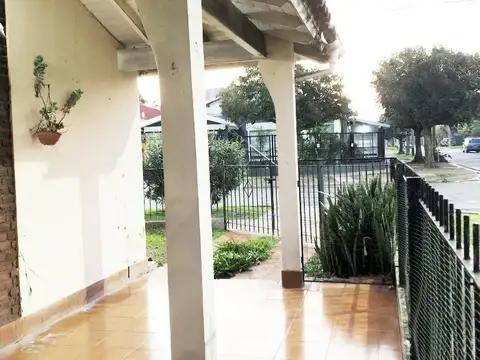 Casa en Alquiler con 1 cochera