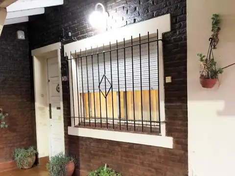 Casa 4 ambientes con 1 baño
