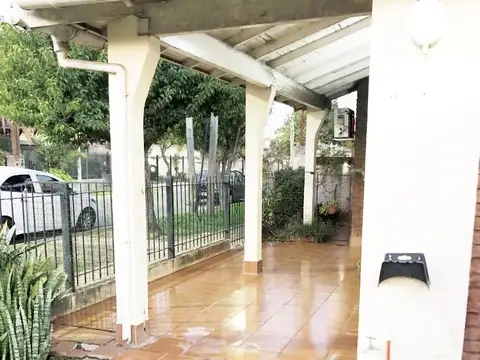 Casa en Alquiler en Villa Santos Tesei, $ 820.000