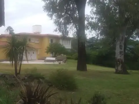 Residencia de 900 M2 sobre 3 hectáreas con 8 suites - Sierras de Córdoba Valle de Punilla