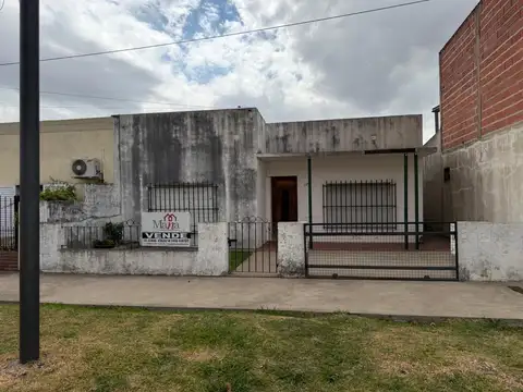 Venta de Casa   y departamento en Avenida en Urdinarrain