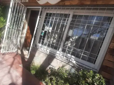 CENTURY 21 VENDE AMPLIA PROPIEDAD EN CUARTA SECCIÓN OESTE EN LA CIUDAD DE MENDOZA