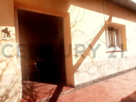 Casa 7 ambientes con 2 baños