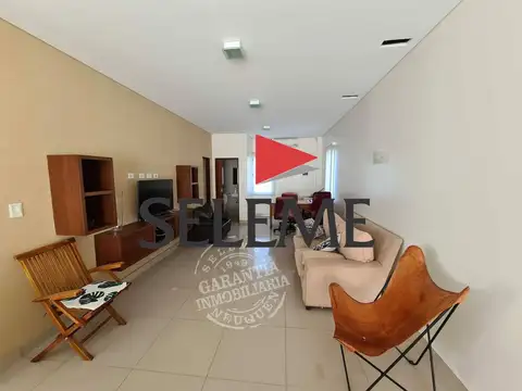 ALQUILER - CASA NIVEL GERENCIAL