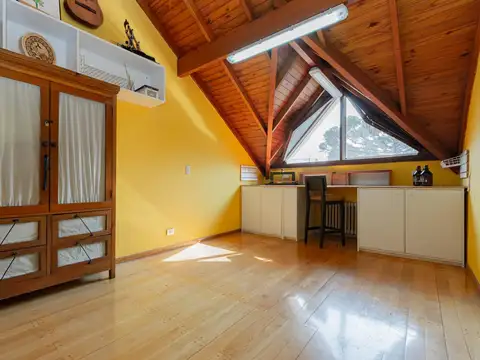 Casa 7 ambientes con 2 baños