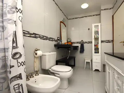 Muy linda casa en Belgrano Chico con pileta y cochera
