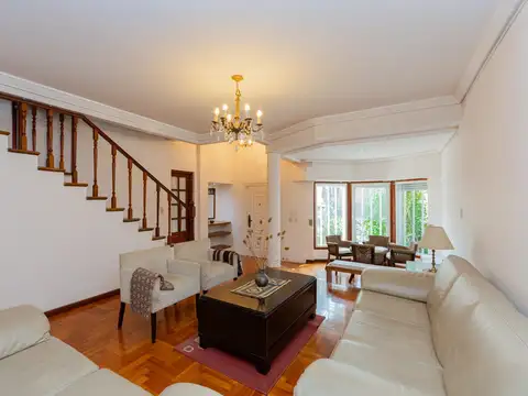 Casa en Venta con 3 cocheras