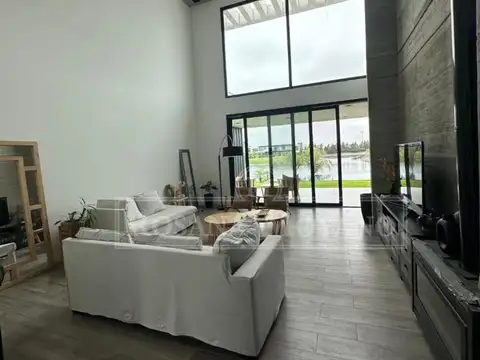 Casa 5 ambientes con 5 baños