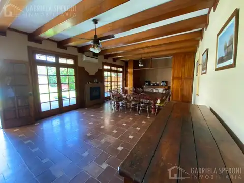 Casa en Venta con 3 cocheras