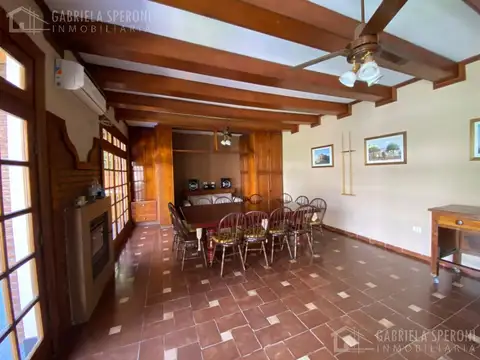 Casa 4 ambientes con 5 baños
