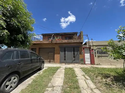 Casa 6 ambientes con 2 baños