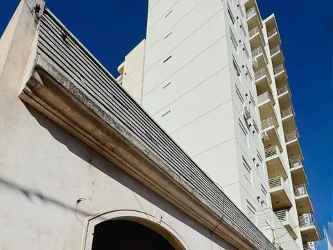 Casa en venta c/ cochera en Universitario