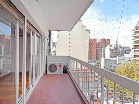 EXCELENTE 2amb con balcon y lavadero sobre Av Corrientes