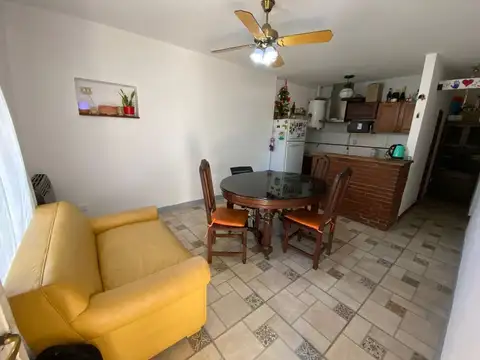 Casa 6 ambientes con 2 baños