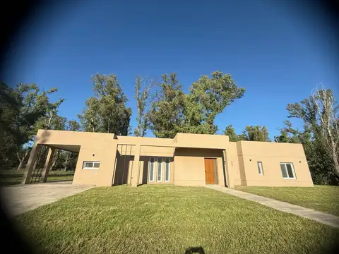Casa en venta - 3 Dormitorios 2 Baños - Cochera - 2.000Mts2 - Luján