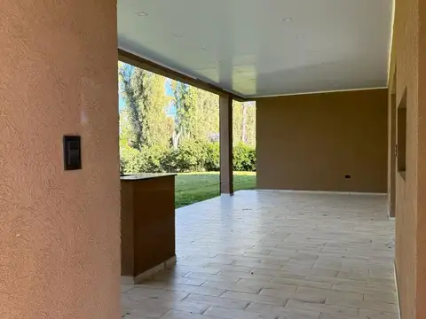 Casa 5 ambientes con 1 baño