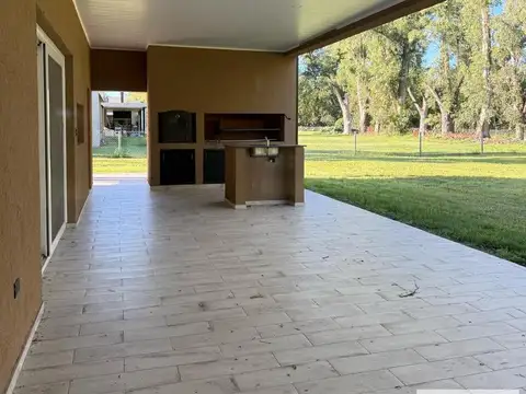 Casa en Venta con 2 cocheras