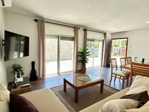 Casa en Alquiler en Playa Mansa, USD 4.000