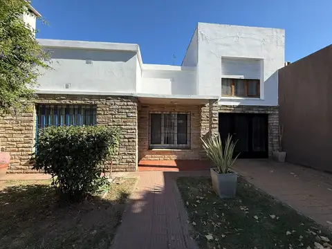 Casa Chalet  en Alquiler en General Pacheco, Tigre, G.B.A. Zona Norte