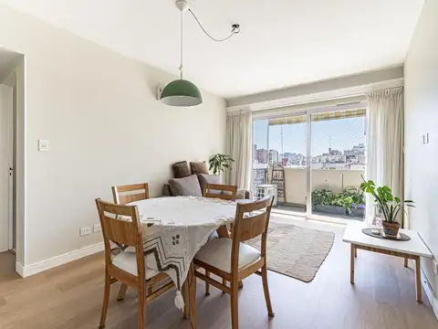 Venta Departamento 2 ambientes reciclado con balcón al frente Constitución, límite San Cristóbal