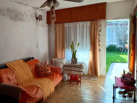 Casa -  2 dormitorios - Quincho - Parque Libre - Apta Credito - Permuta  