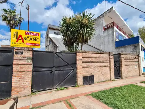 Amplia casa en Alberdi 372, a metros de Av. Yrigoyen, Glew 