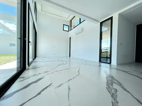 Casa en Alquiler de 4 dormitorios