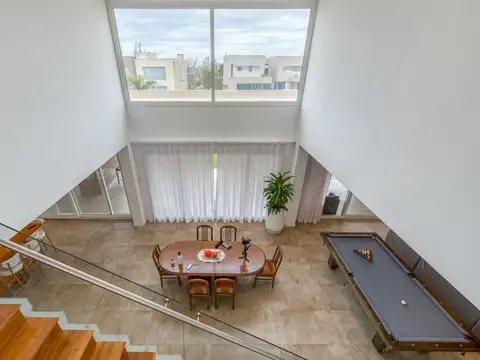 Casa 5 ambientes con 3 baños