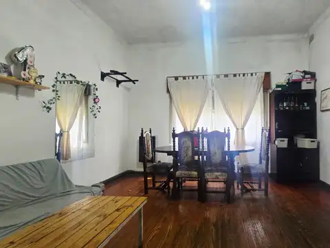 Casa 4 ambientes con 2 baños