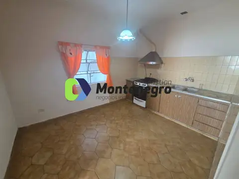 Casa 3 ambientes con 1 baño