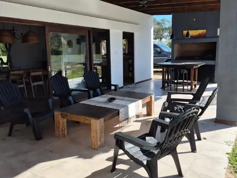ESPECTACULAR CASA A ESTRENAR AMOBLADA CON PILETA