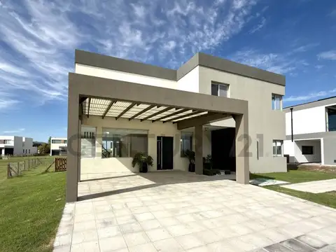 CASA EN ALQUILER 5 DORMITORIOS TOTALMENTE EQUIPADA TERRRALAGOS.