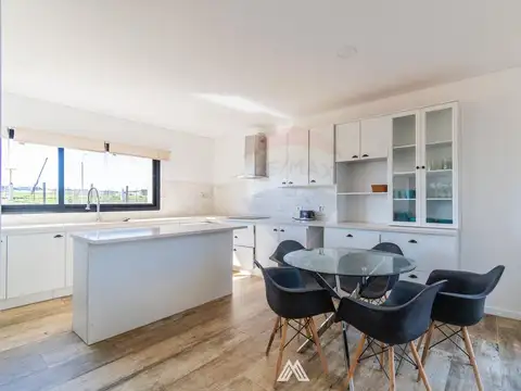 Vende casa 4 dorm Colinas de Carrasco piscina