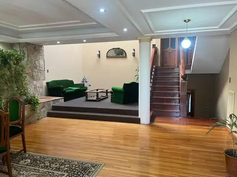 Casa 5 ambientes con 3 baños