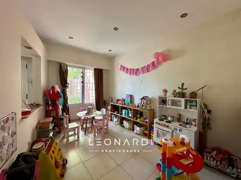 Casa 5 ambientes con 2 baños