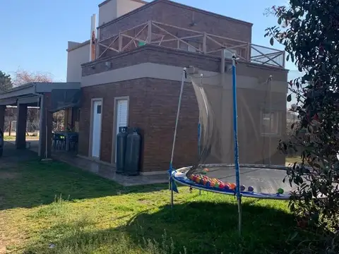 EN VENTA EXCELENTE QUINTA EN 2 PLANTAS CON PILETA