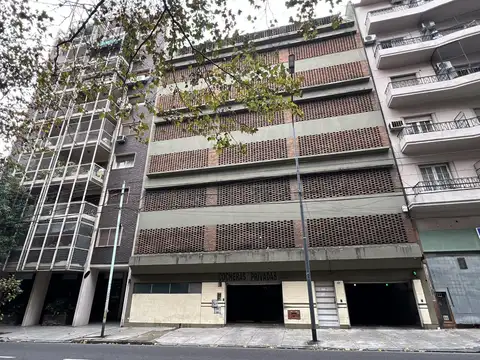Cochera fija de 5 x 2,54 mts. - Edificio garaje - En 5to piso, acceso por ascensor