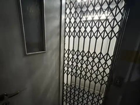 Cochera fija de 5 x 2,54 mts. - Edificio garaje - En 5to piso, acceso por ascensor