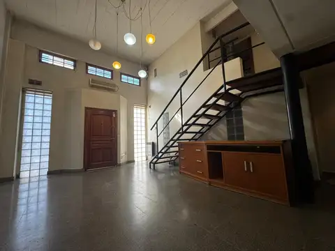Depto Tipo Casa en Alquiler con 1 cocheras