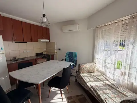 Depto Tipo Casa en Alquiler de 2 ambientes