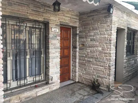 Casa 5 ambientes con jardín, patio y cochera