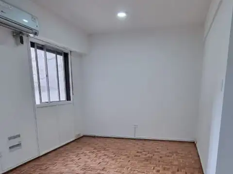 Mario Bravo 1000, Piso 5