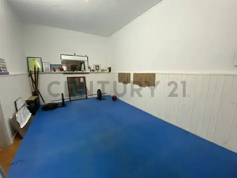 PH en venta en La Plata 2 dormitorios + monoambiente con entrada independiente