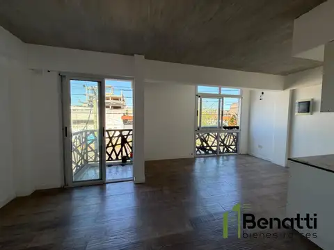 Av. General Enrique Mosconi 900, Piso 1