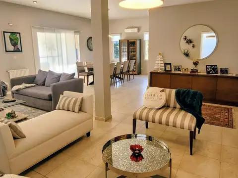 Casa de 7 ambientes en el Barrio Los Pilares, Panamericana ramal Pilar Km 45. .